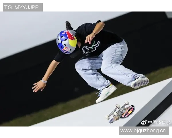 重庆滑板队展现卓越灵活性实力创新高引领全国滑板新风潮